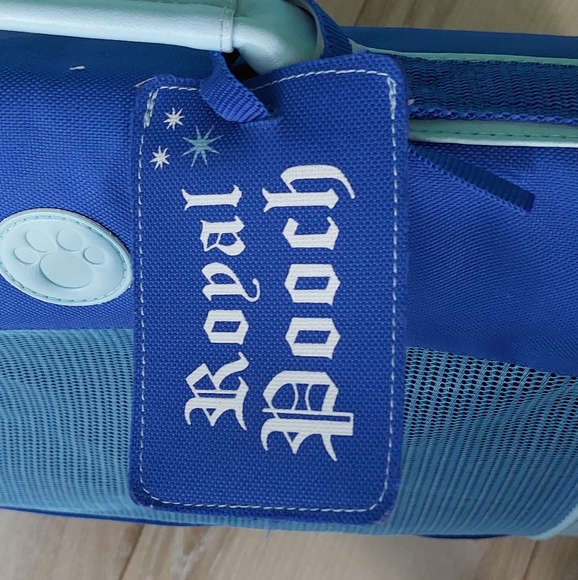 Royal Pooch Pet Carrier - Picture 3 of 11